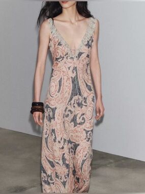 ZARA Sleeveless V-Neck Paisley Maxi Dress in Blush and Gray Size Medium